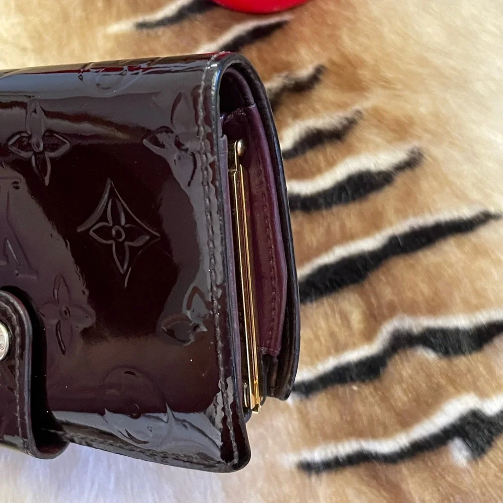 Beautiful Louis Vuitton Vernis Bifold French Kisslock Wallet -EUC - Picture 9 of 13